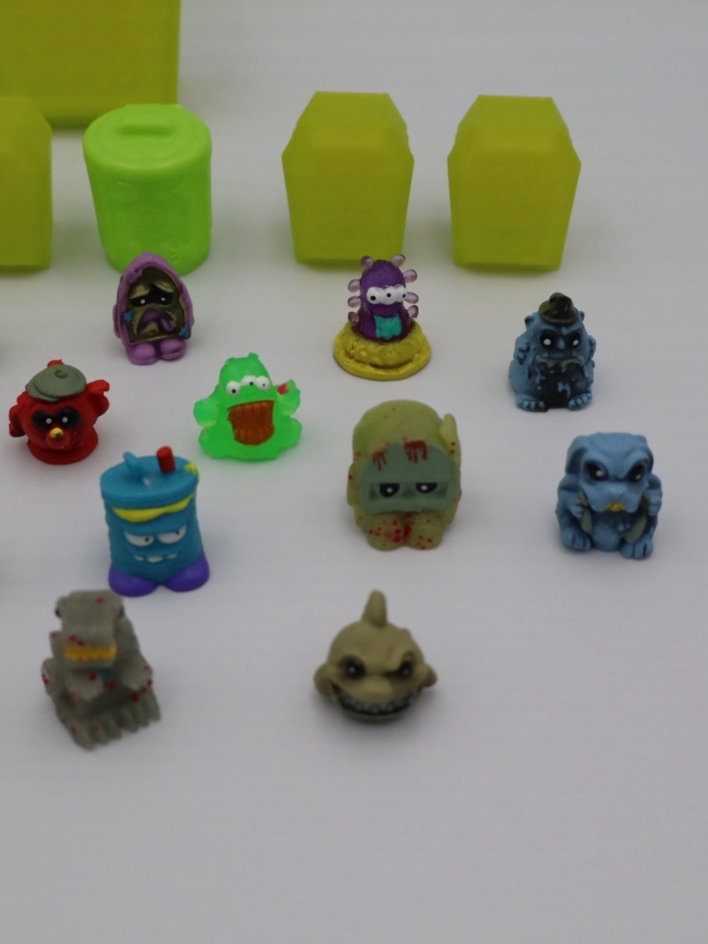 The Trash Pack Series lot of 22 Trashies Moose mini figures - Picture 2 of 10